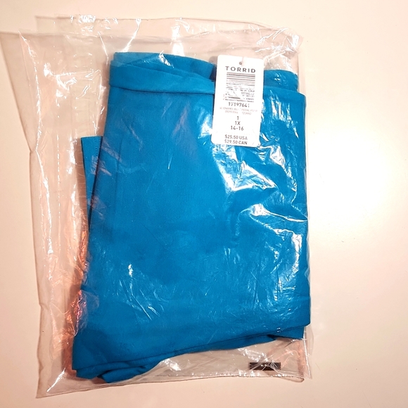 ❤️NWT VINTAGE TORRID LEGGING - BRIGHT BLUE - PEDAL PUSHER - SIGNATURE WAIST 1X - Picture 4 of 10